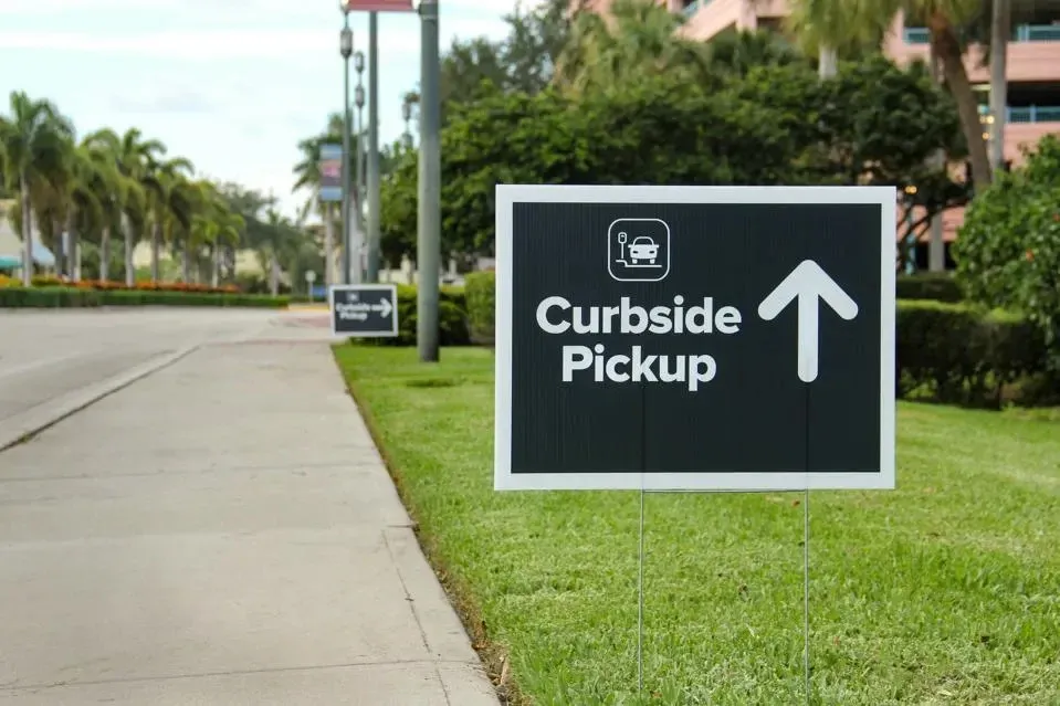 restaurant curbside pickup - curbside pickup example