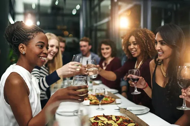why do restaurants fail - people eating in a restaurant