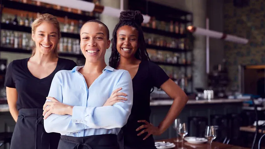 how to start a franchise - restaurant staff