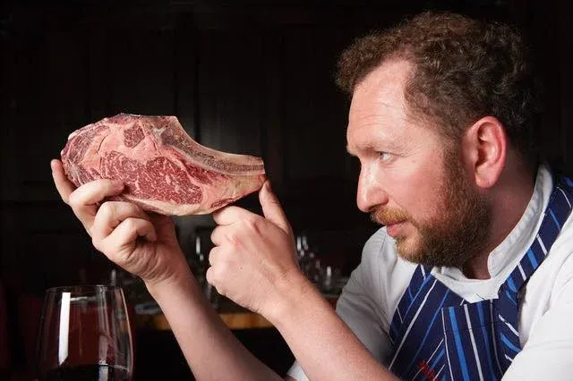 12 Most Famous Restaurant Owners (Achievements & Influence)