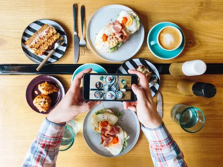 instagram for restaurants - taking pictures