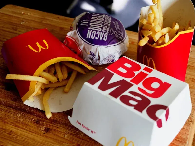 popular chain restaurants - mcdonald’s arch photo