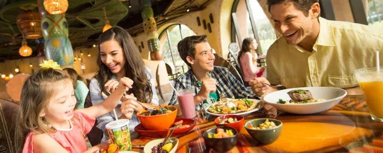 restaurant advertising - family eating in a restaurant