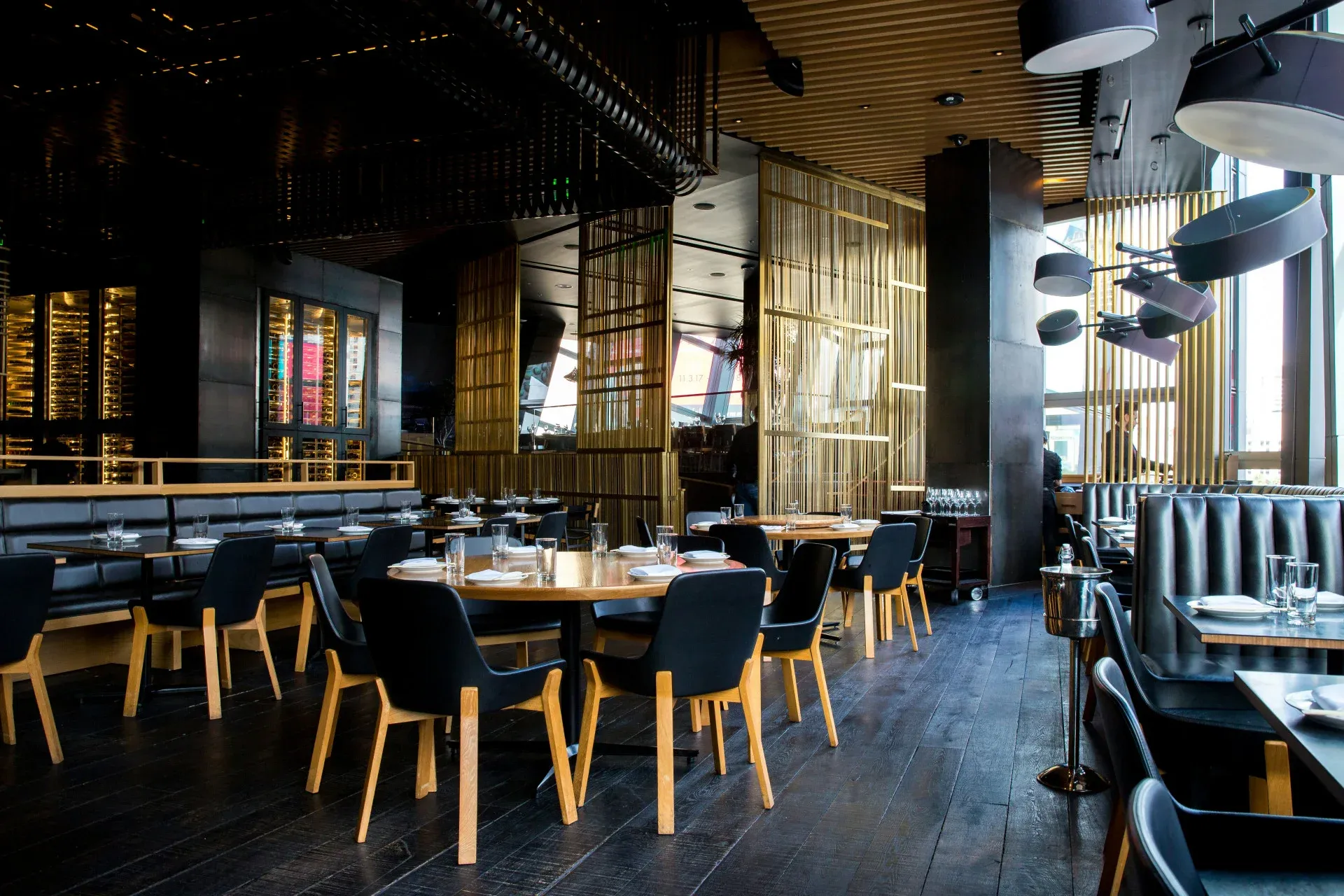3-how-to-lease-a-restaurant-space.webp