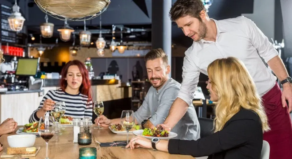 restaurant revenue streams - customer service