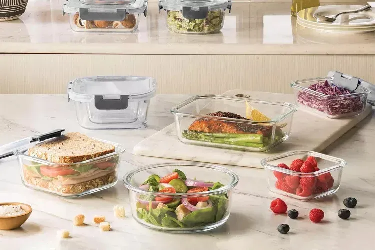 restaurant sustainability - glass food containers