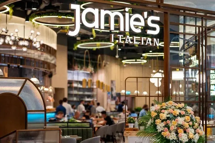 famous restaurant owners - jamie oliver example 2