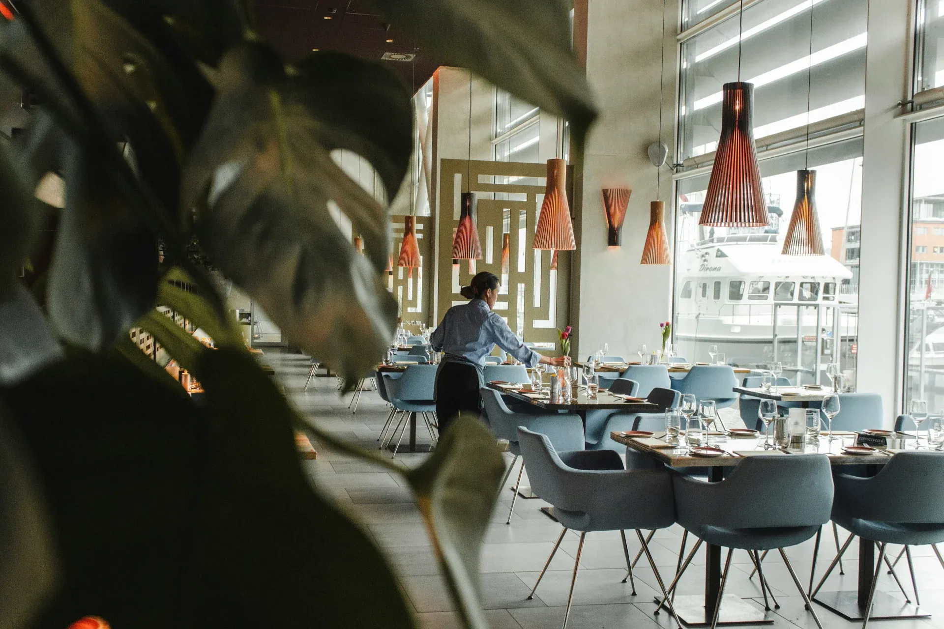 4-how-to-lease-a-restaurant-space.webp