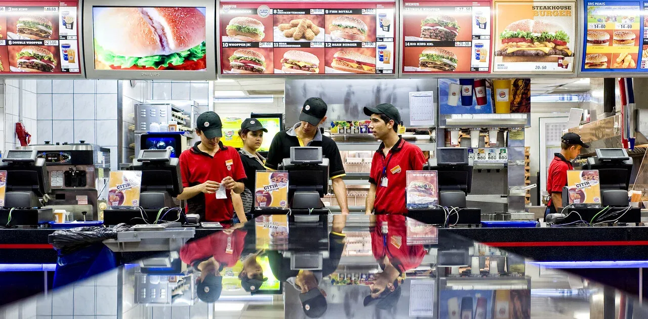 fast food management - fast food restaurant employees communication