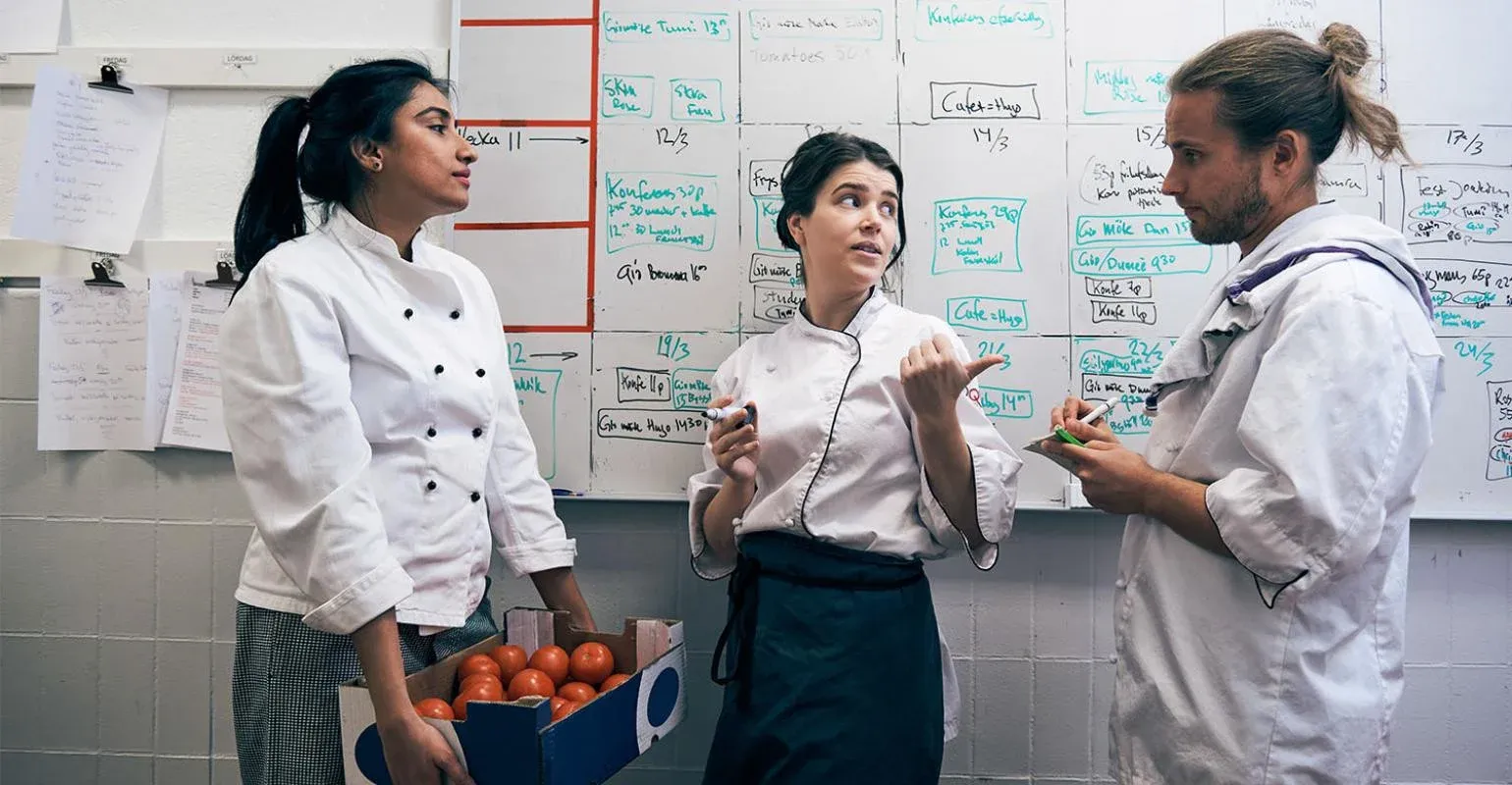 how to reduce labor costs in a restaurant - scheduling restaurant employees