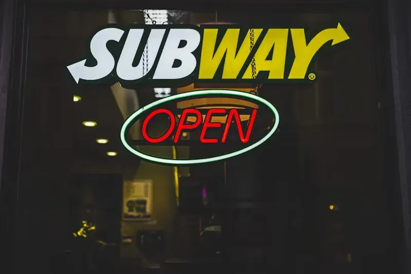 popular chain restaurants - subway restaurant photo