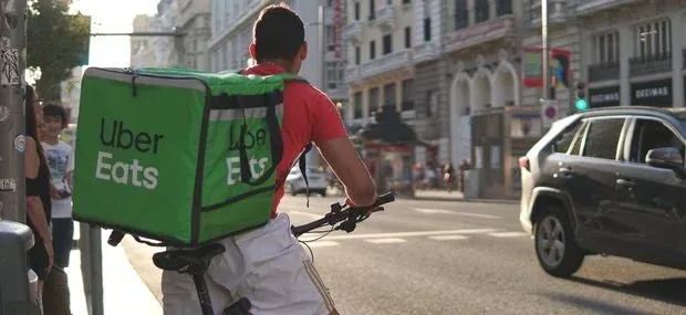 uber eats zarobki - kurier ubereats