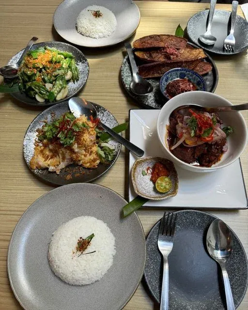 facebook influencer for restaurants example photo