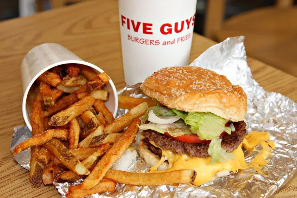 fast casual restaurant - five guys
