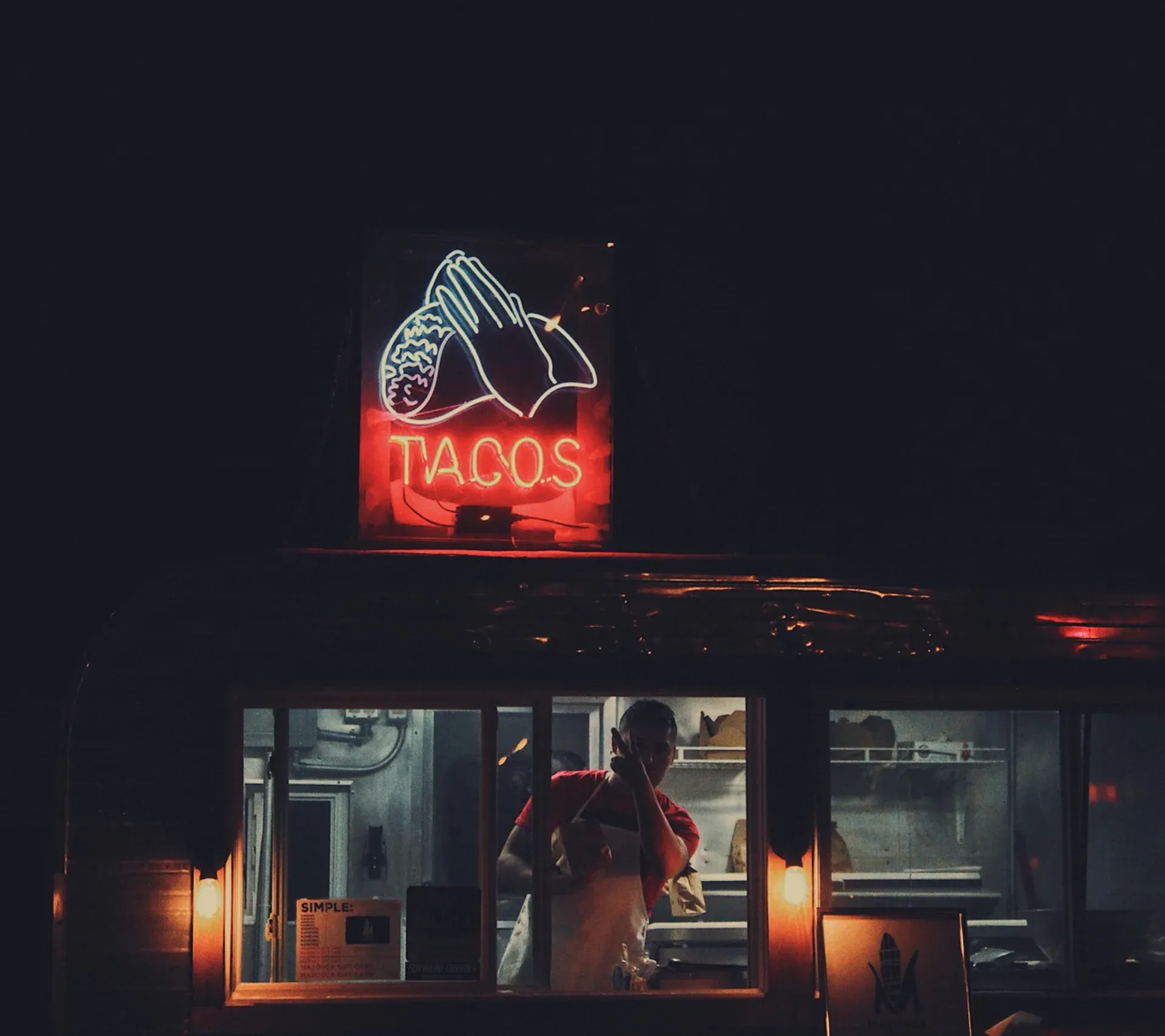 food-truck-employee
