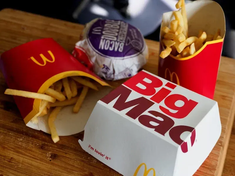 how to start a delivery business - restaurant branding and service