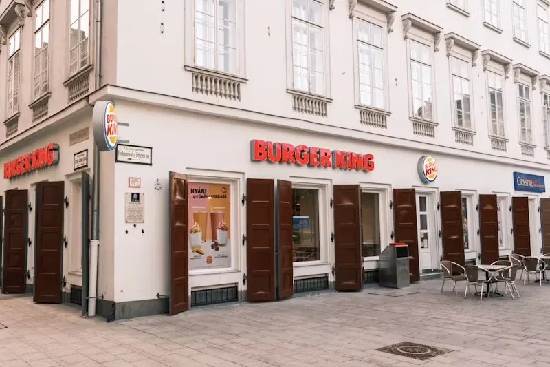popular chain restaurants - burger king restaurant photo