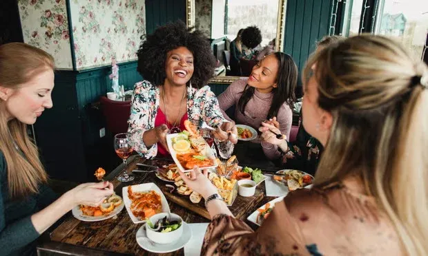 restaurants target market - customers in a restaurant