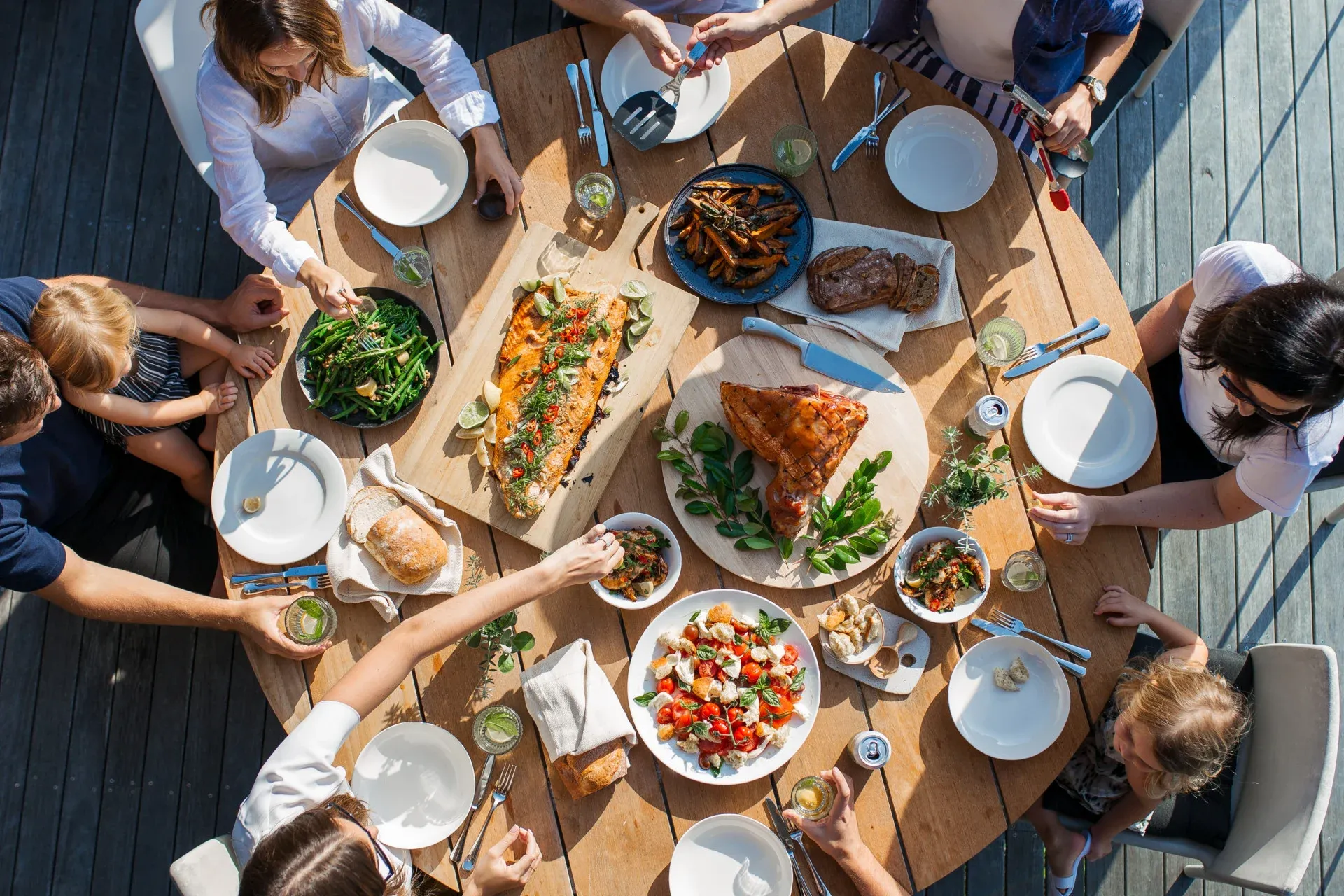 valentines day restaurant ideas: family dinner example photo