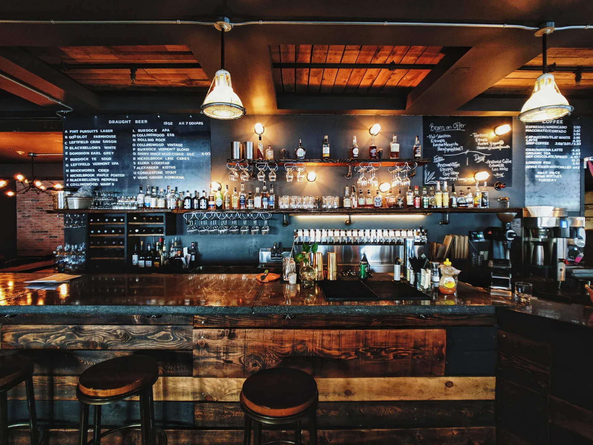 types of restaurants example bars and pubs