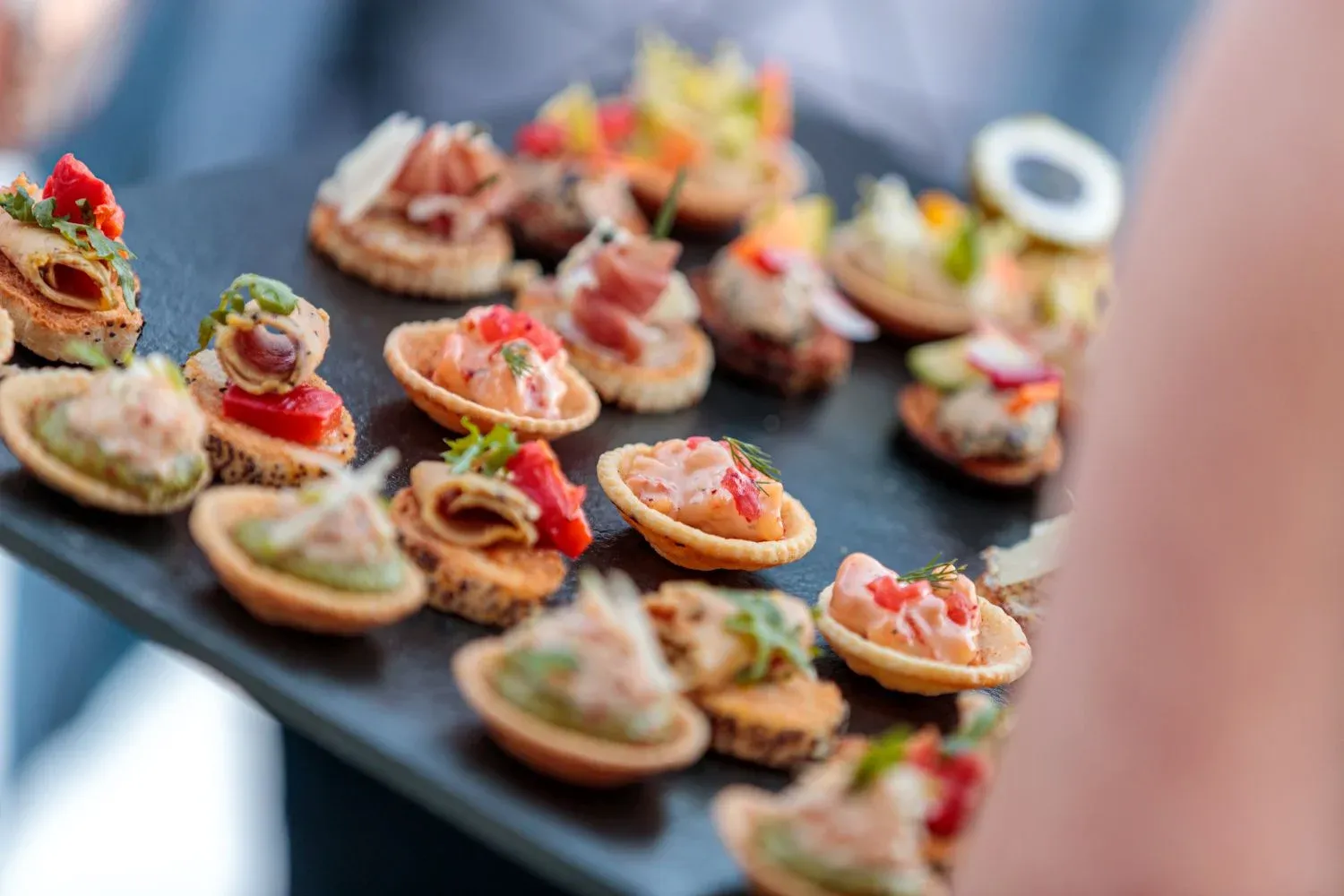 Amuse bouche — co to, czym różni się od przystawki?