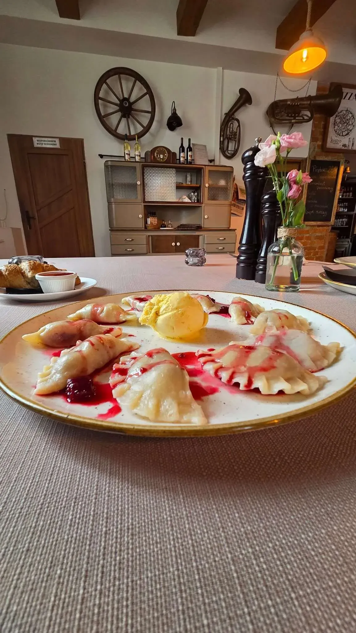 Bistro Żarełko - wnętrze restauracji 2