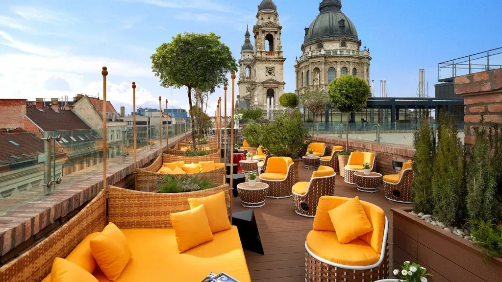 modern-restaurant-design-rooftop-concept-1024x576.webp