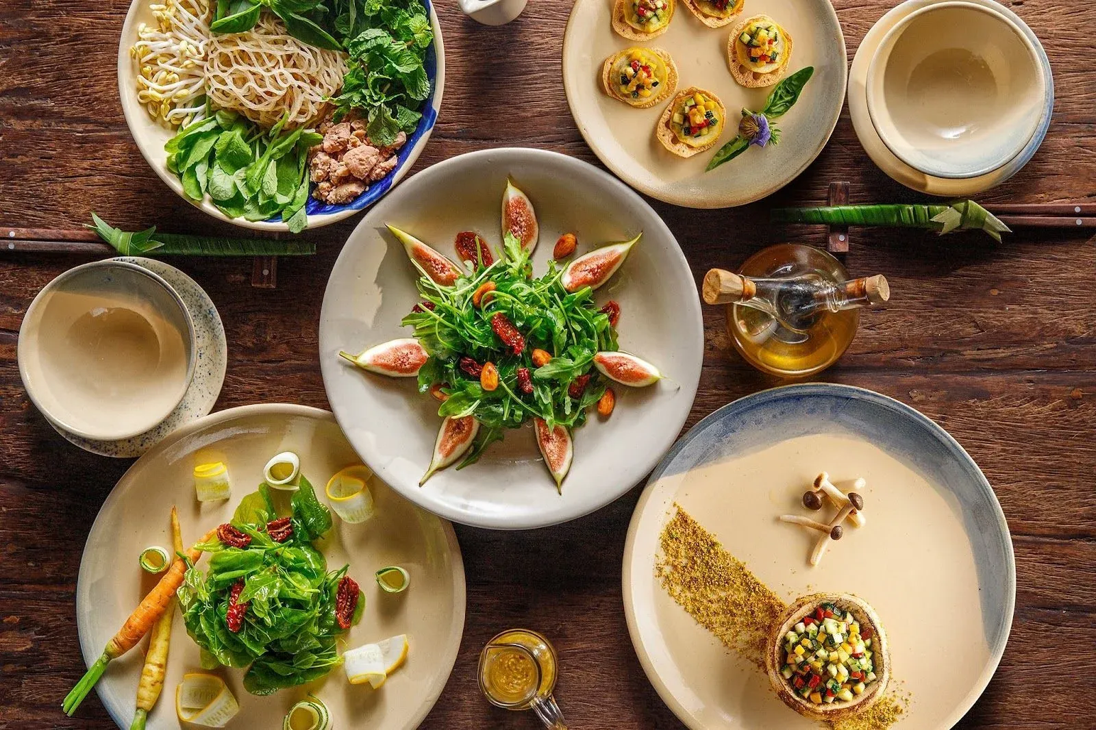 Restaurant industry statistics show a rise in management tools for restaurant staff.