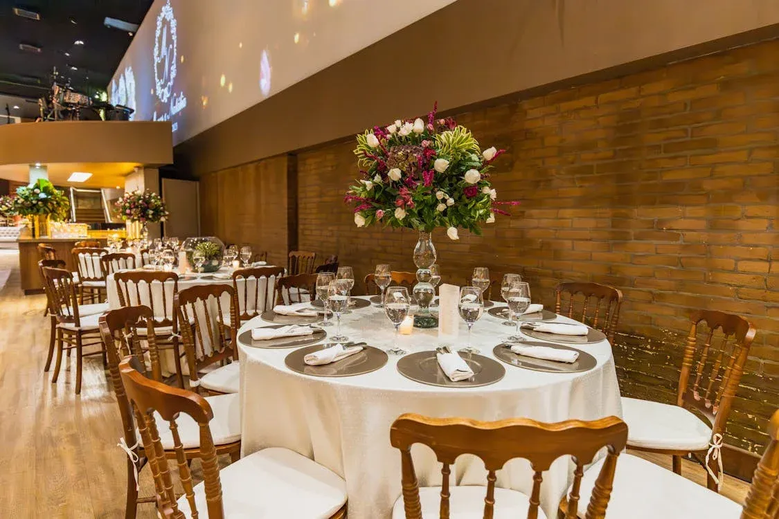 13 Best Restaurant Seating Strategies & Ideas in 2024