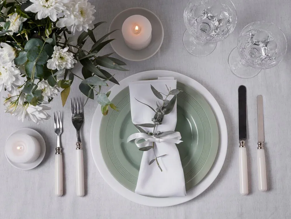 Restaurant Table Setting: Ideas & How to Set Up