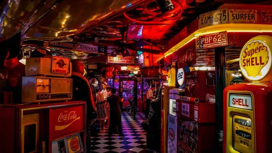 Retro-arcade restaurant concept