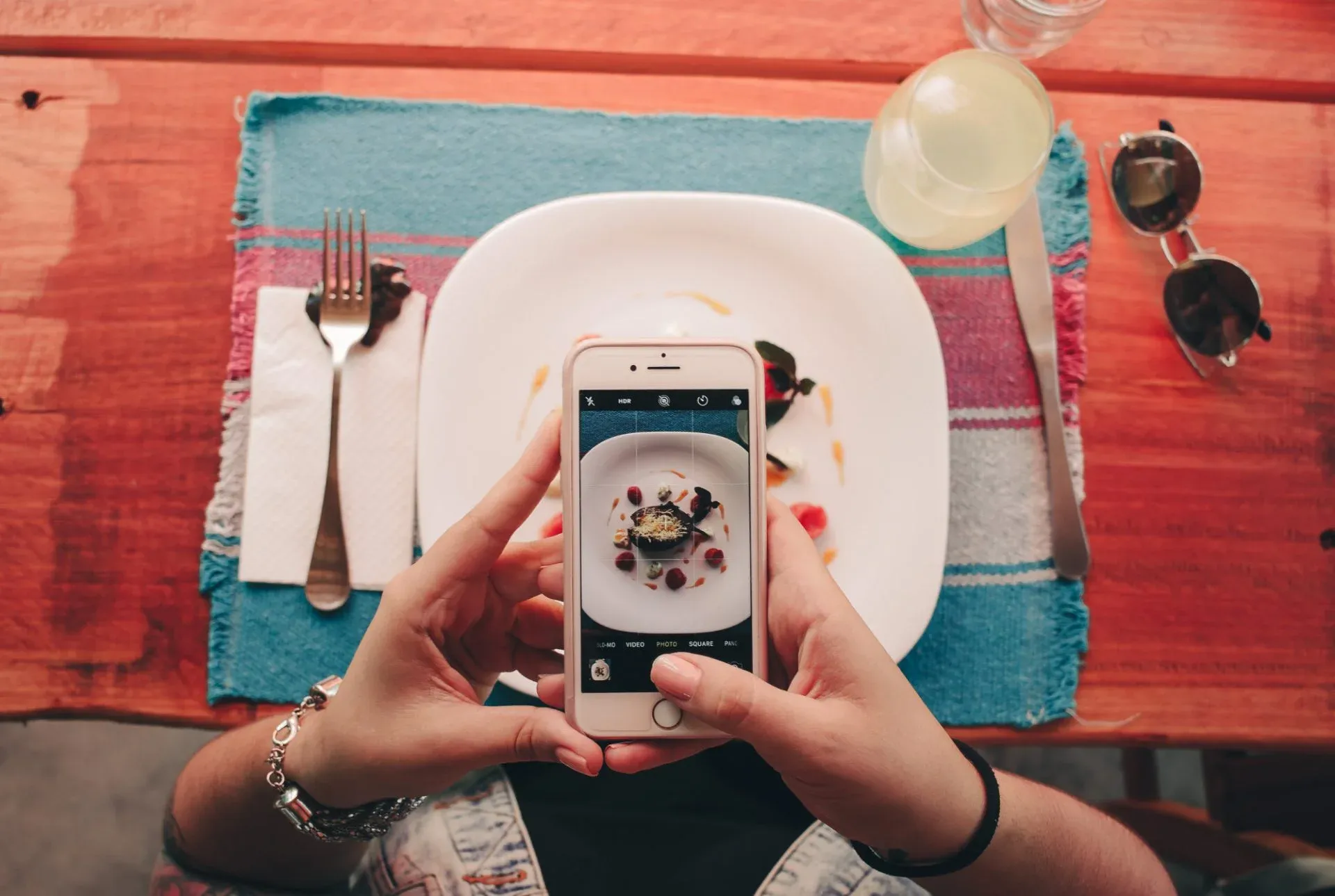 Aplikacje mobilne dla restauracji – dlaczego warto?