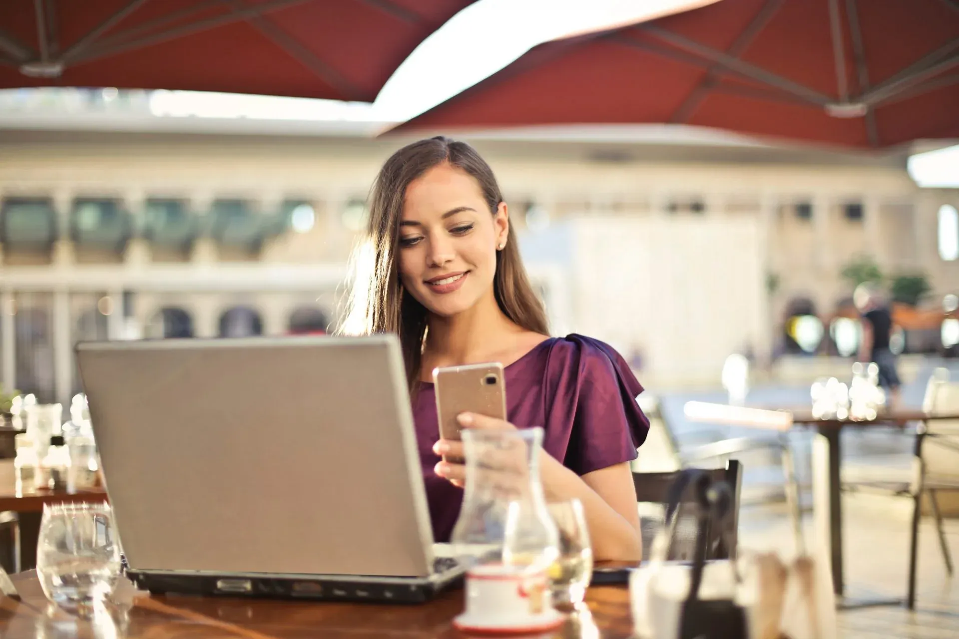 Zamówienia online w restauracji – zorganizuj sprzedaż i zwiększ zyski na przykładzie UpMenu