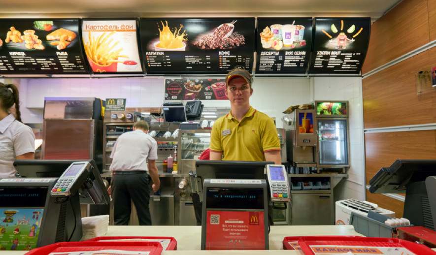 how to start a fast food restaurant - fast food restaurant staff