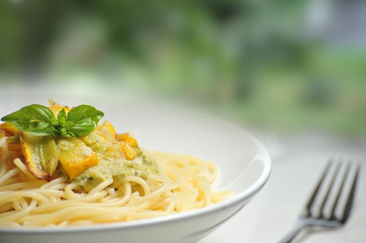 Pasta with green pesto sos.