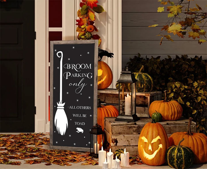 restaurant halloween ideas - entrance decoration