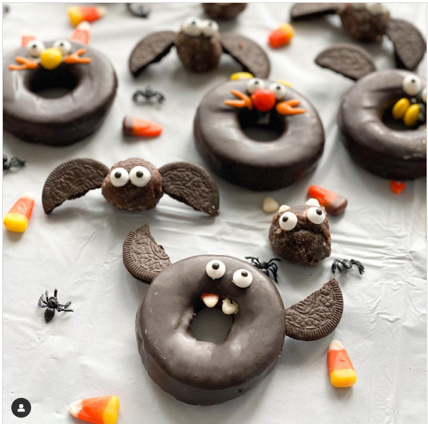 restaurant halloween ideas - donut bats