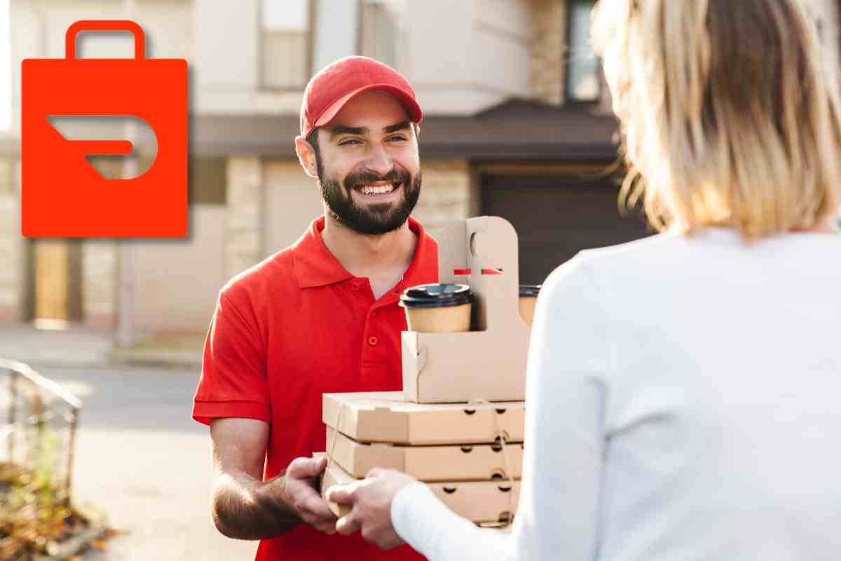 An example of a doordash delivery person