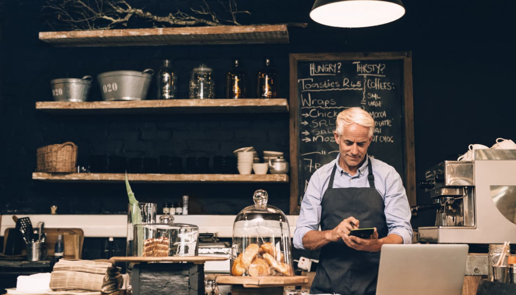 How Much Do Restaurant Owners Make? (2024 Examples & Calculator) UpMenu