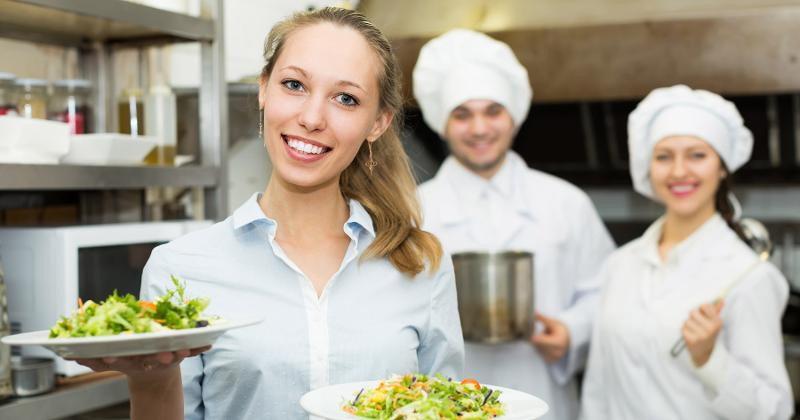 how to reduce labor costs in a restaurant - restaurant employees satisfaction