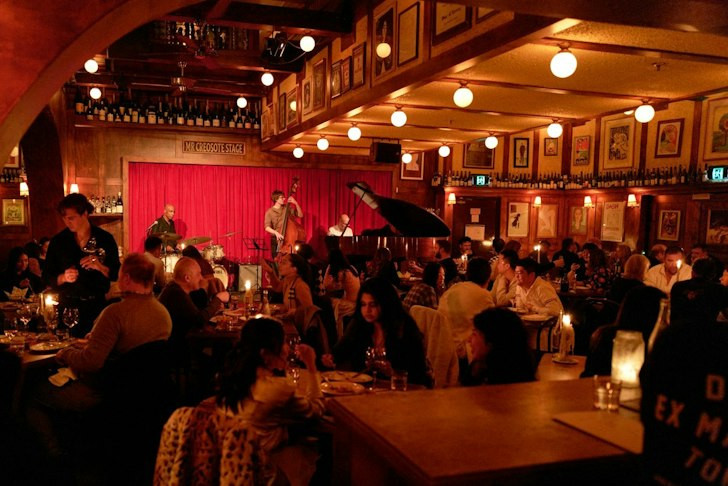 how to get more customers in my restaurant - live music in a restaurant