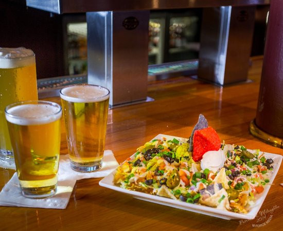 how to start a brewery - nachos and beer 