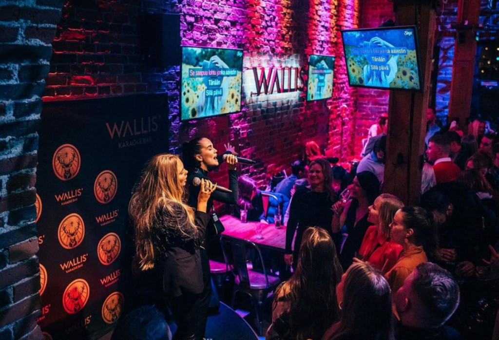 how to run a bar - karaoke in a bar
