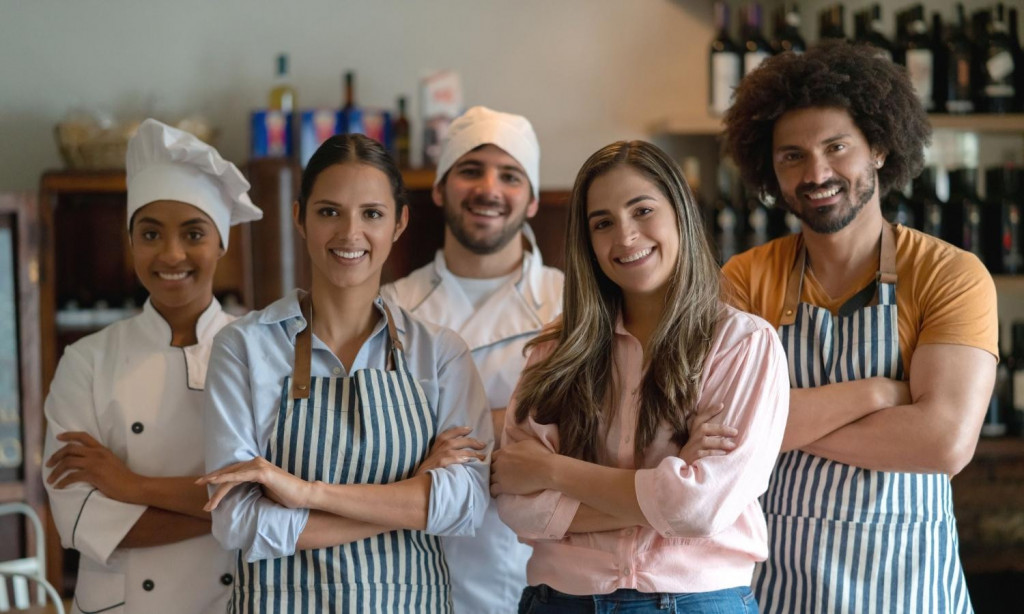 restaurant sustainability - restaurant staff